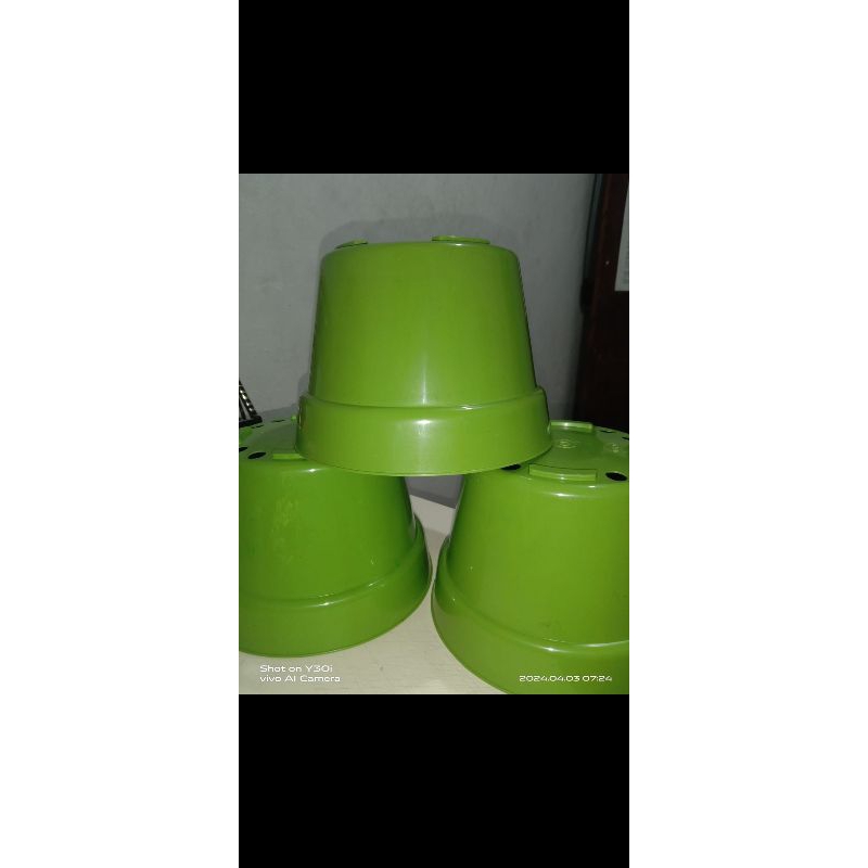 pot bunga uk 20cm hijau