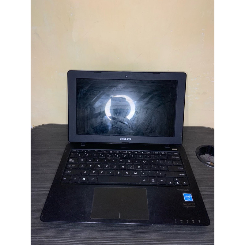 SECOND Laptop ASUS X200MA 11,6 inch Notebook Bekas