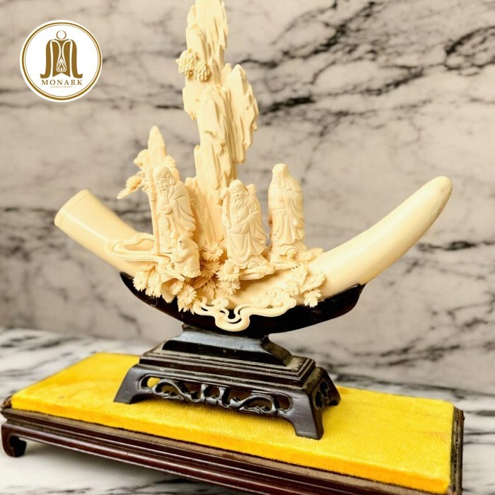 Gading Dengan Ukiran Pemandangan Pajangan Gading Figure