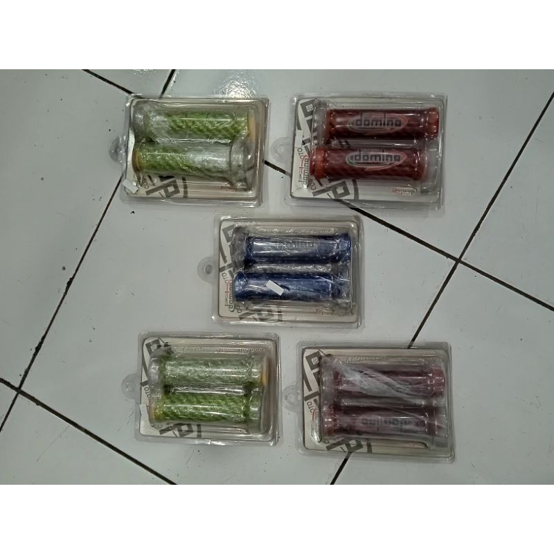HENGRIP DOMINO CARBON UNIVERSAL BISA UNTUK SEMUA JENIS MOTOR