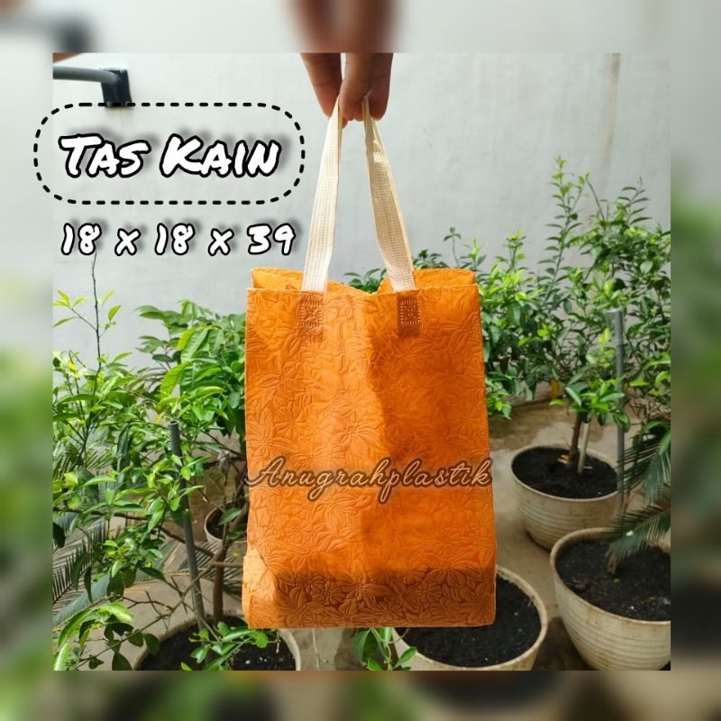 

Tas kain uk 18 MOTIF dan POLOS / tas Spunbond uk 18 cm / tas Nasi Kotak