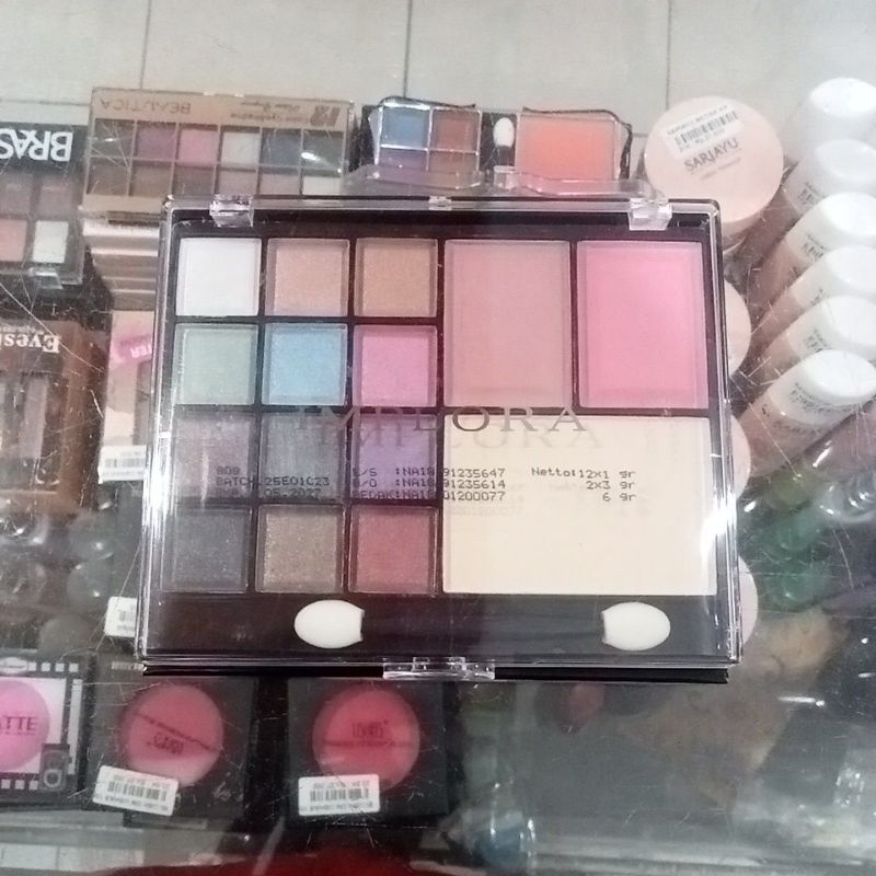 Implora Eye Shadow Palet
