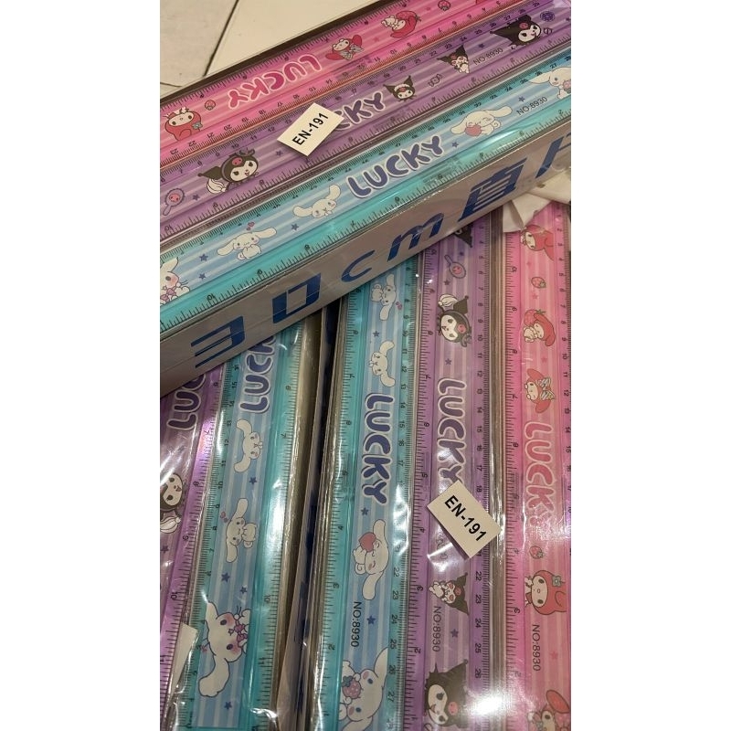 

1 BOX PENGGARIS 30 CM SANRIO ISI 60