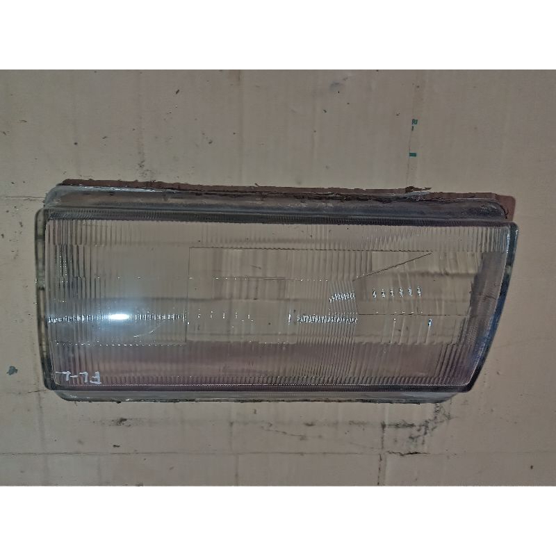 mika kaca headlamp lampu depan ford laser GL(kiri)