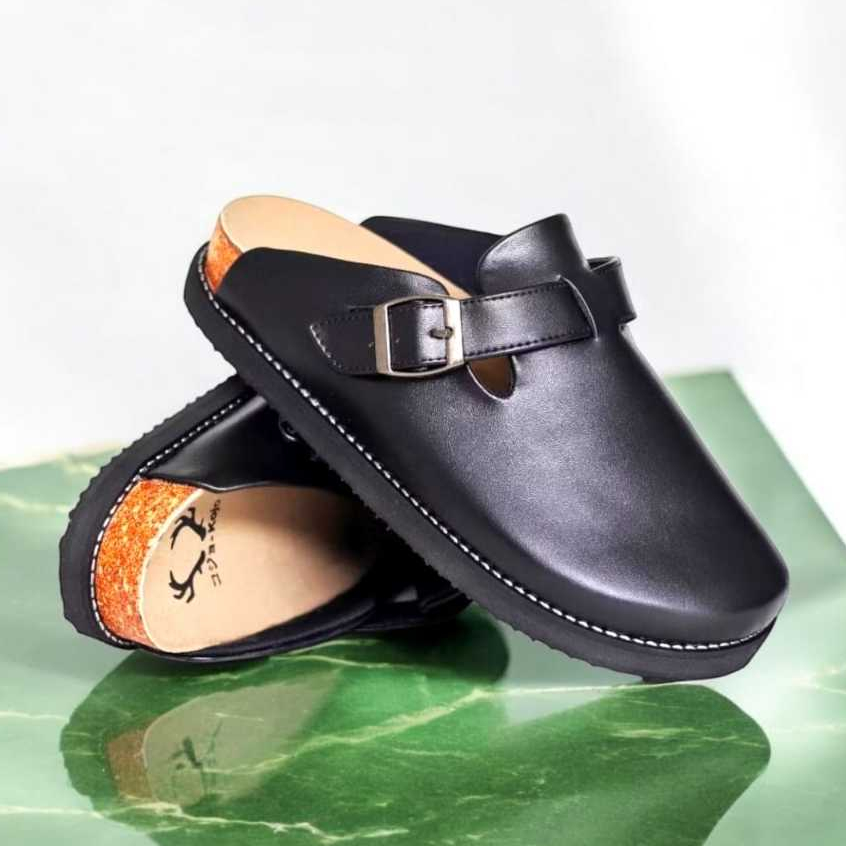 Sepatu Sandal Casual Bustong Hitam Pria Kulit PU Sendal Selop Flat lSlide Keren Simple Nyaman Kuat S