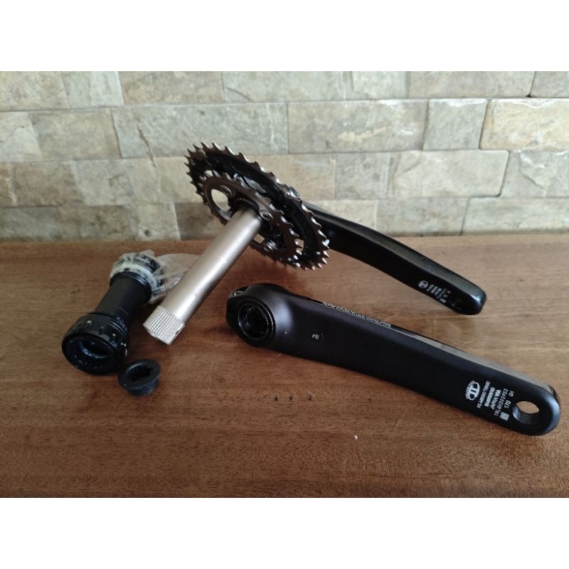 CRANK SET HOLLOWTECH 2 SHIMANO DEORE XT  FC M8000 JAPAN DOUBLE 34-24 INCLUDE BBORIGINAL.