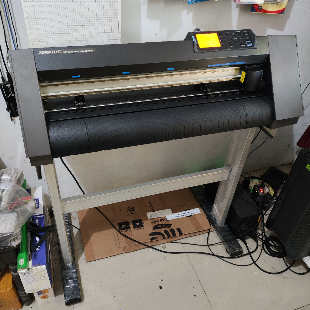 

Mesin Cutting Plotter Graphtec CE7000-60 LIKE NEW