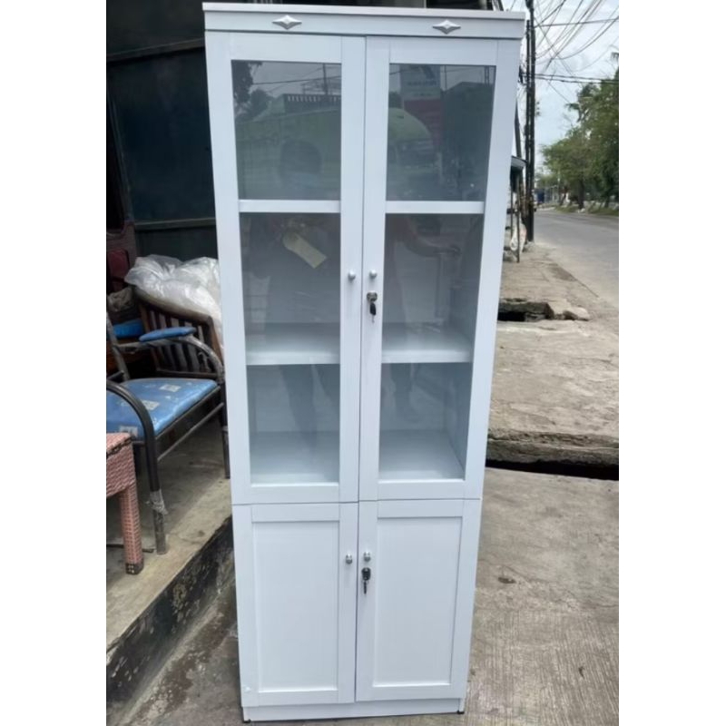 LEMARI HIAS MINIMALIS 2 PINTU PUTIH / LEMARI PAJANGAN PUTIH / LEMARI HIAS KACA KUNCI PUTIH