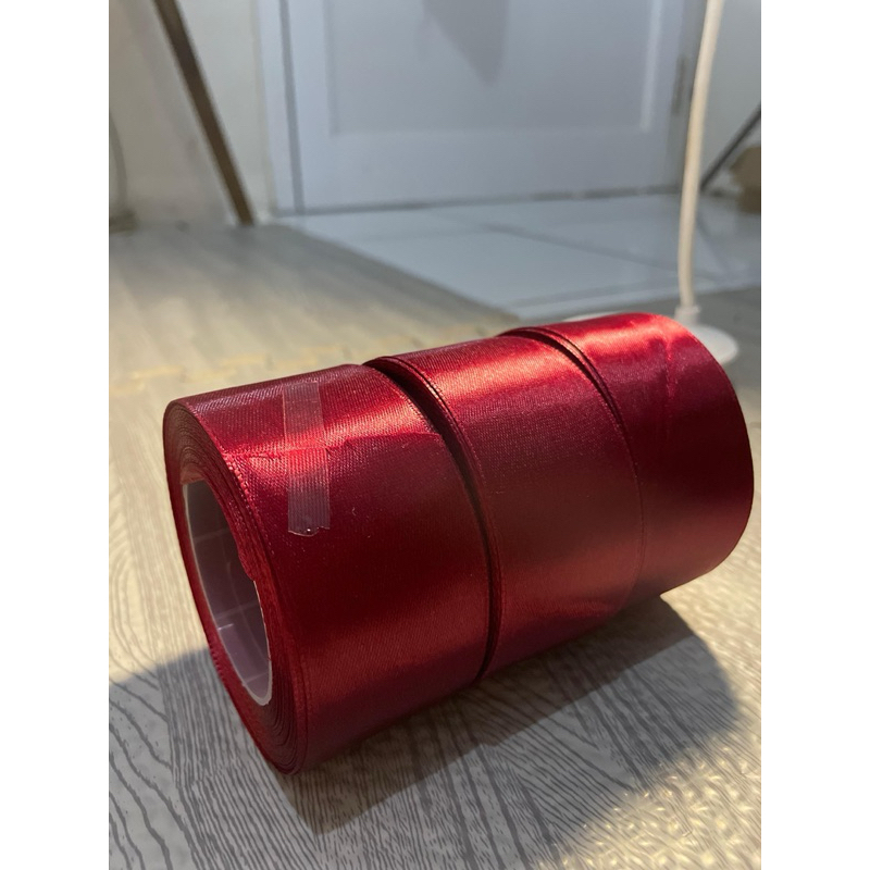 

pita satin maroon 4cm (1.5inci) 25yard kualitas premium