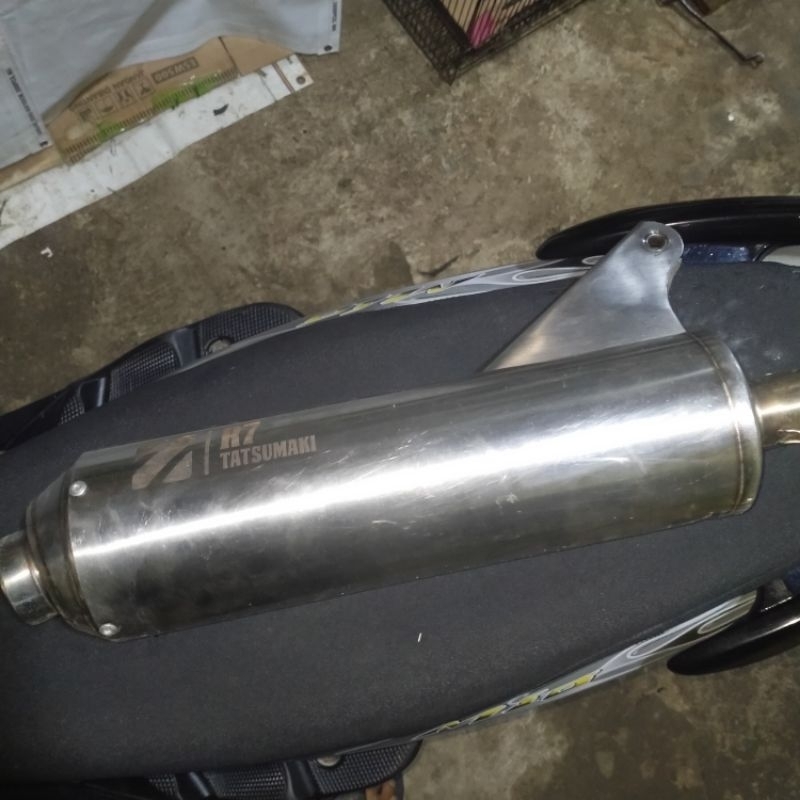 R7 Tatsumaki Knalpot Motor