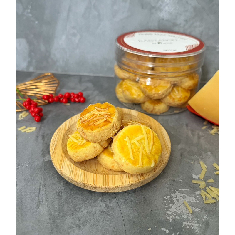 

DUNNE - Kaastengels | Kastengel | Eid Hampers | Kue Lebaran