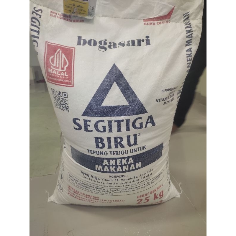 

tepung terigu segitiga biru 25 kg