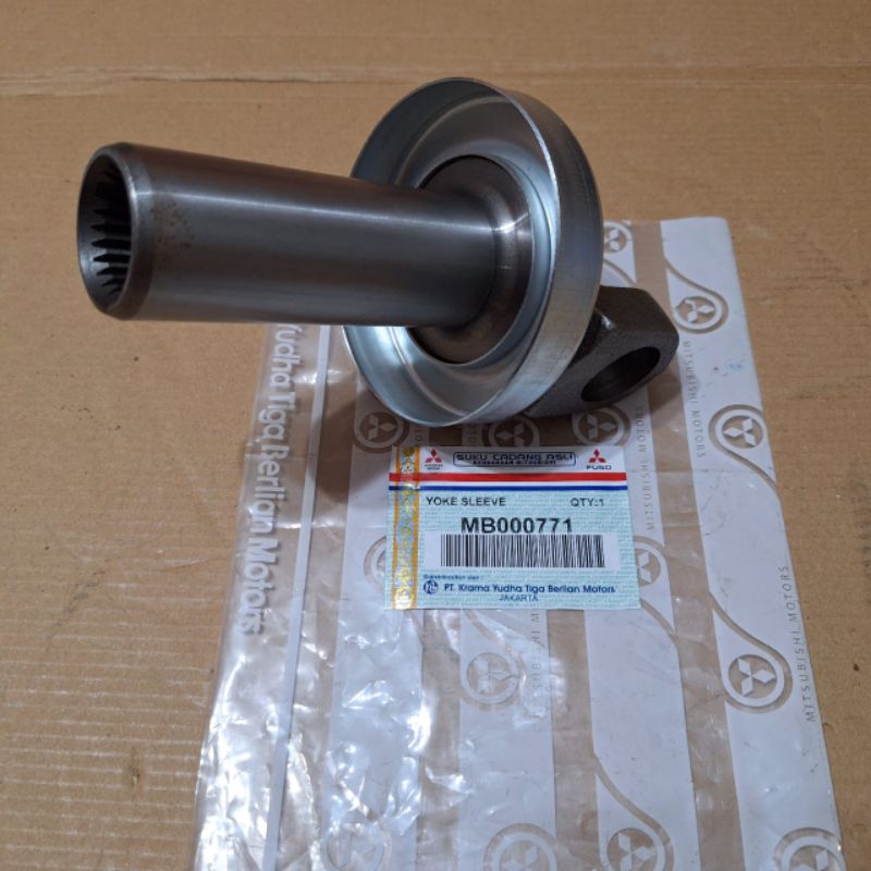 YOKE SLEEVE MITSUBISHI L300 DIESEL (MB 000771)