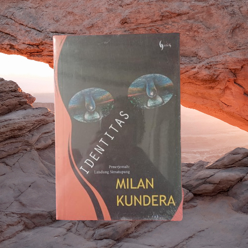 Buku Identitas - Milan Kundera - Gading Bukumusi Original