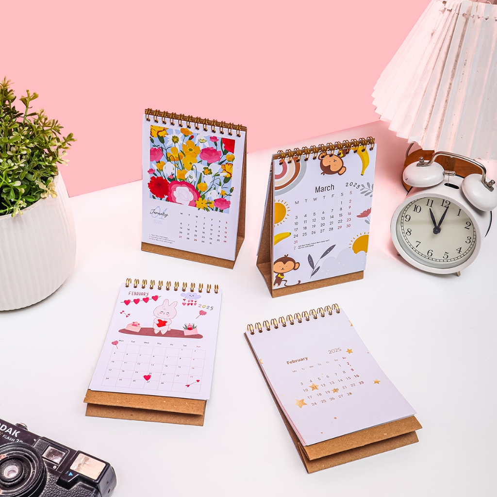 

Calendar Meja A6 2025 #Cute - Ukuran A6 - Kalender Meja Aesthetic