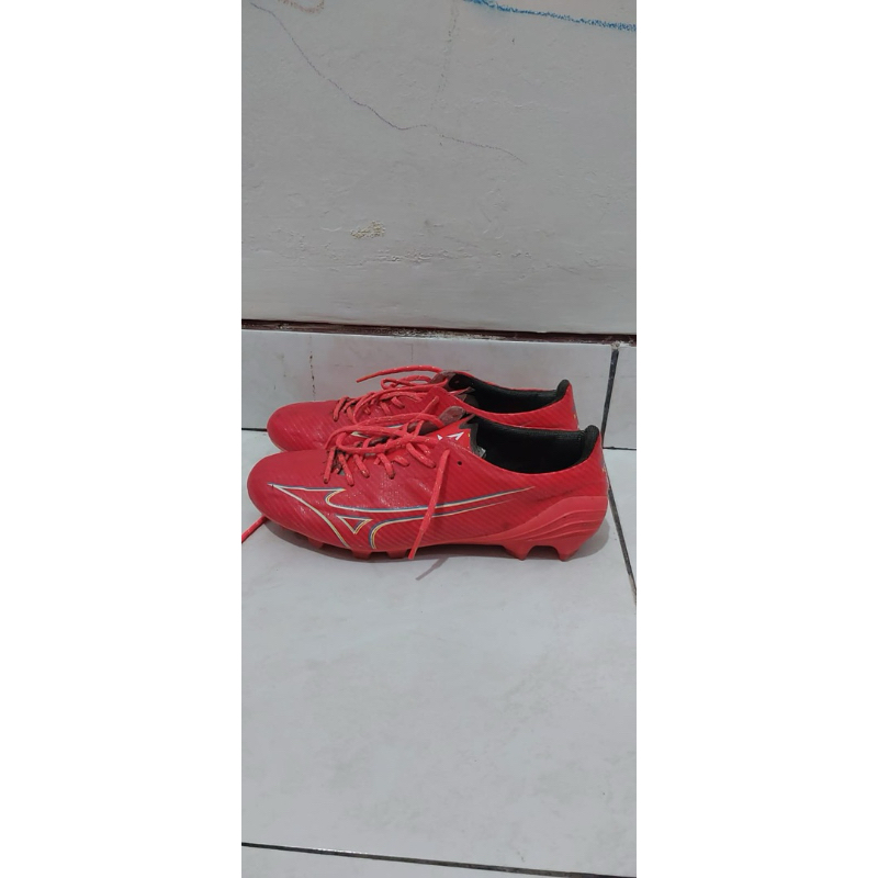 Sepatu Olahraga Merah