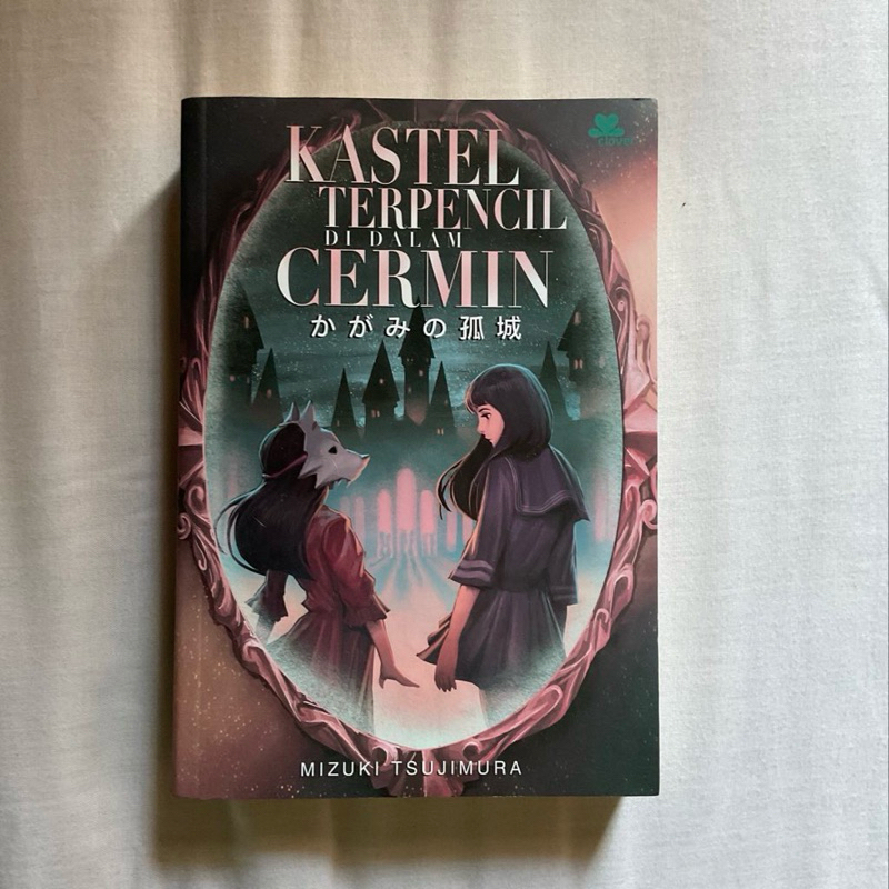 Kastel Terpencil Di Dalam Cermin