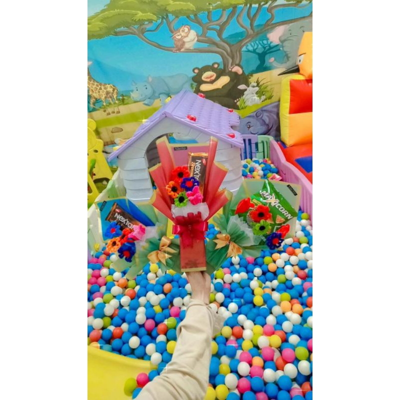 

Bucket Snack kecil cocok untuk hadiah Ultah/Wisuda dll