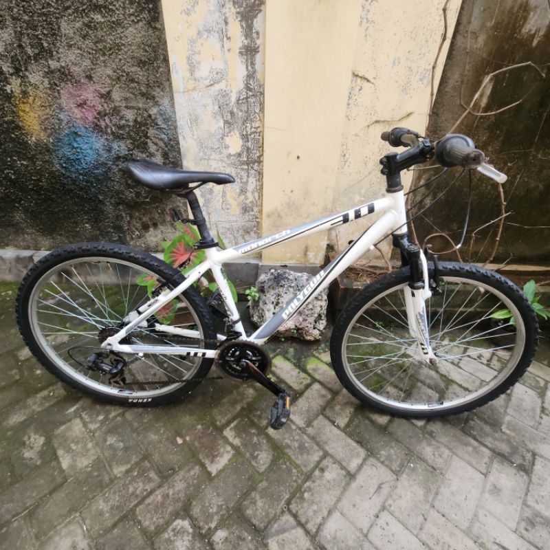 SECOND Sepeda POLYGON Monarch 3.0 M3