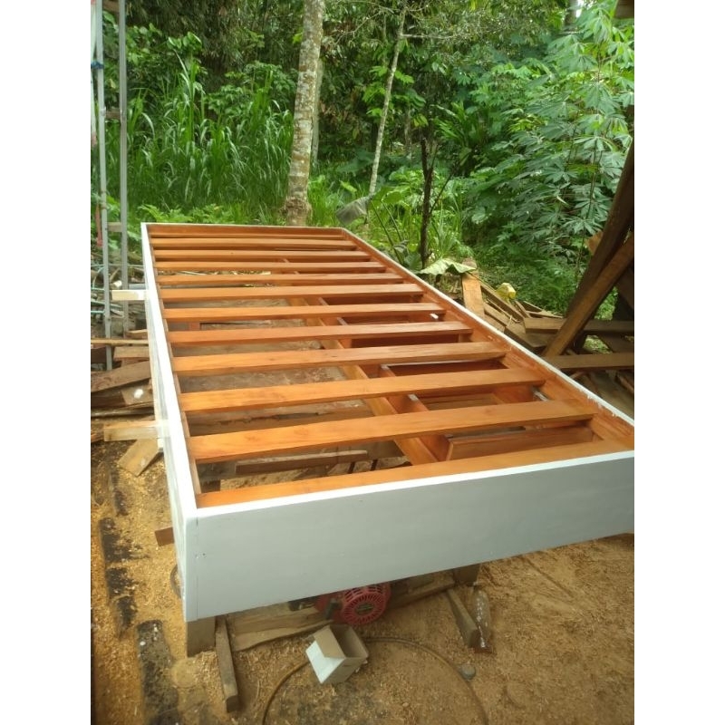 DIVAN MINIMALIS KAYU SOLID, TANPA LACI