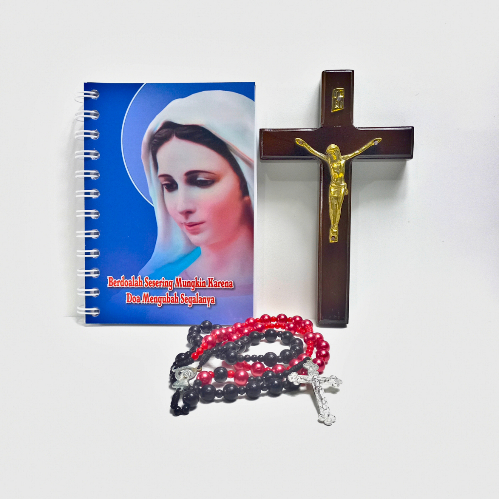 Paket Benda Rohani Katolik: Buku :Berdoalah Sesering Mungkin"/Salib Dinding/Rosario Katolik