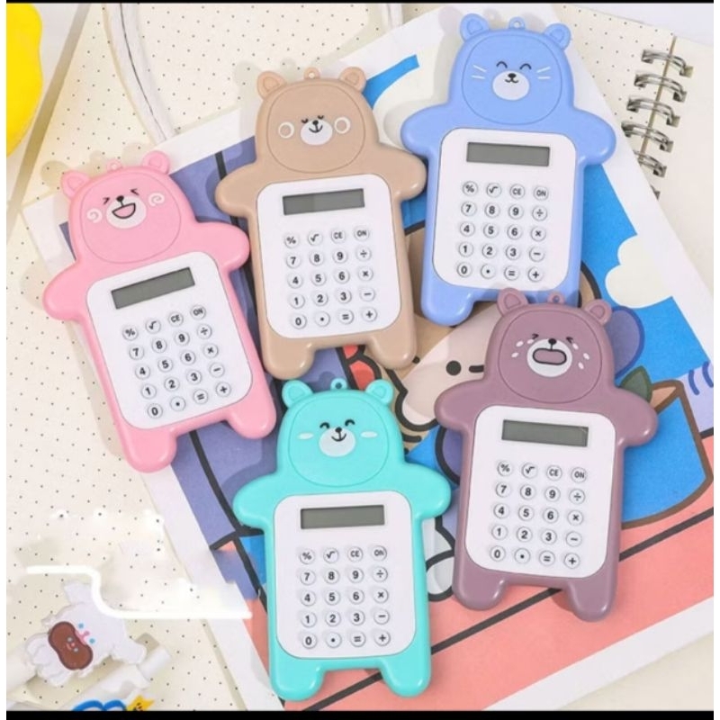 

Kalkulator Mini Portabel Motif Beruang / Bisa Masuk Saku Kantong / Calculator Gantungan Juga Bisa / Untuk Berhitung