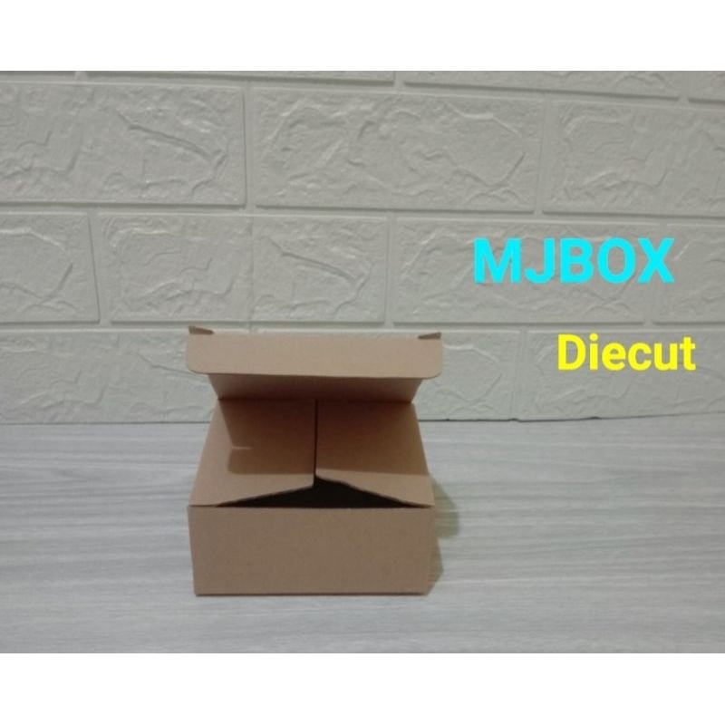 

12x12x6 cm model die cut botol