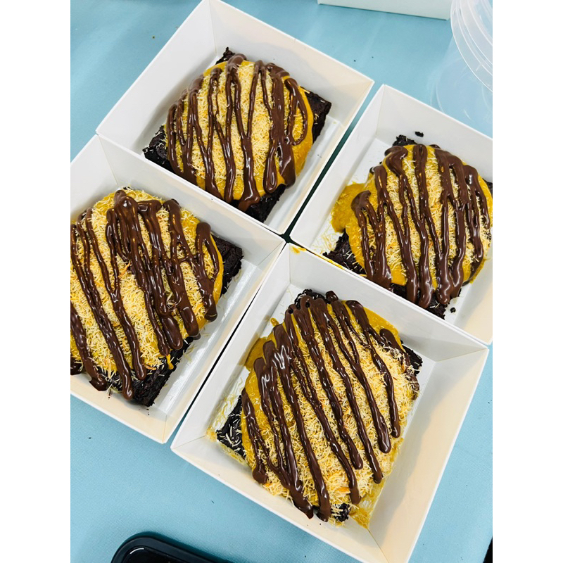 

Vegan Pistachio Kunafa Brownie