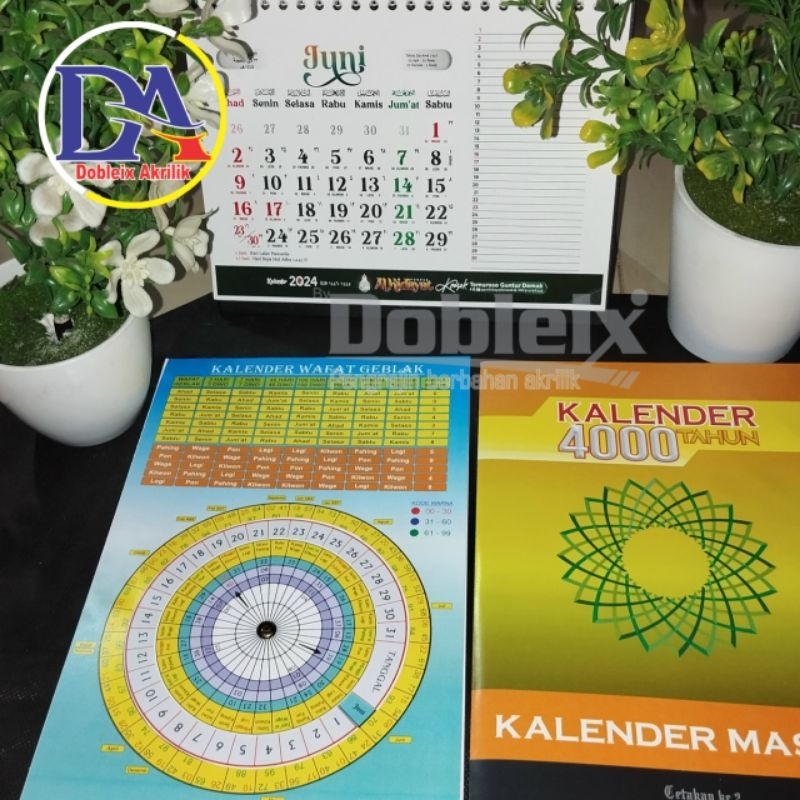 

Kalender abadi putar yang cantik dan menarik