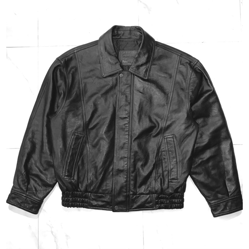 Voutour Leather Of Italy Vintage Bomber Leather Jacket on black hitam