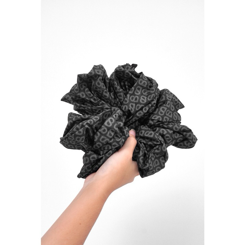 BUTTONSCARVES SCRUNCHIE IKAT RAMBUT TAPIS BIMU MIDNIGHT BLACK READY BALIKPAPAN NEW BUKAN BS SECOND P