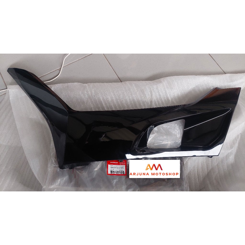 Cover Pijakan Kaki Kiri Hitam Metalic PCX 160 K1Z 64432K1ZJ10ZQ