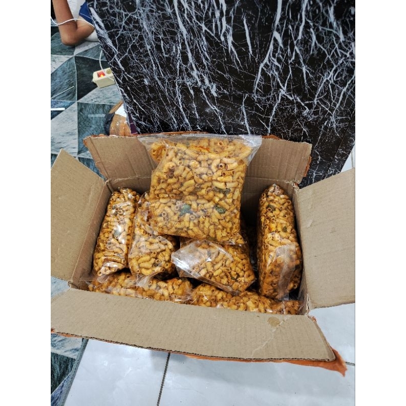 

makaroni pedas extra daun jeruk 500 gram