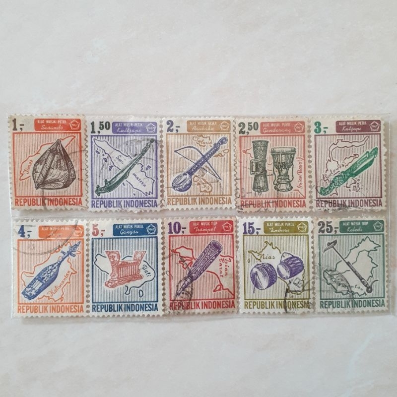 

(A) Perangko Indonesia Alat Musik Tahun 1967 set 10pcs