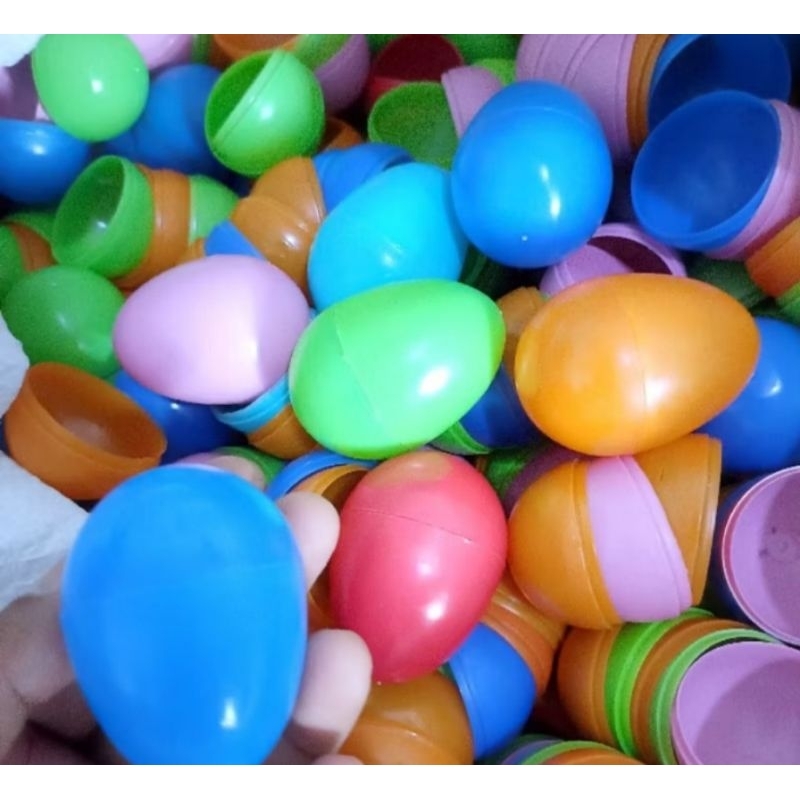 Mainan anak telur ayam warna warni kosong murah