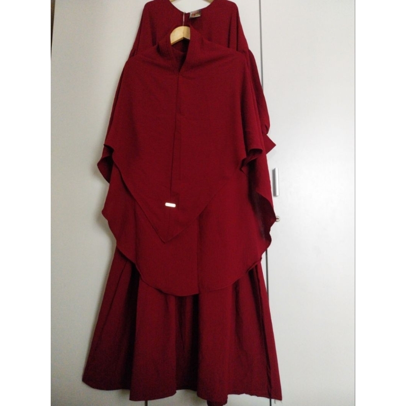 Set Gamis Syar'i + Hijab Maroon Original by MDHomeFashion