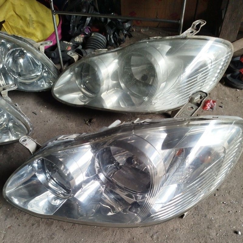 headlamp corolla altis 2005