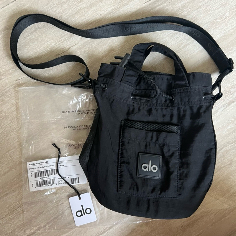 alo yoga bucket bag crossbody original good condition