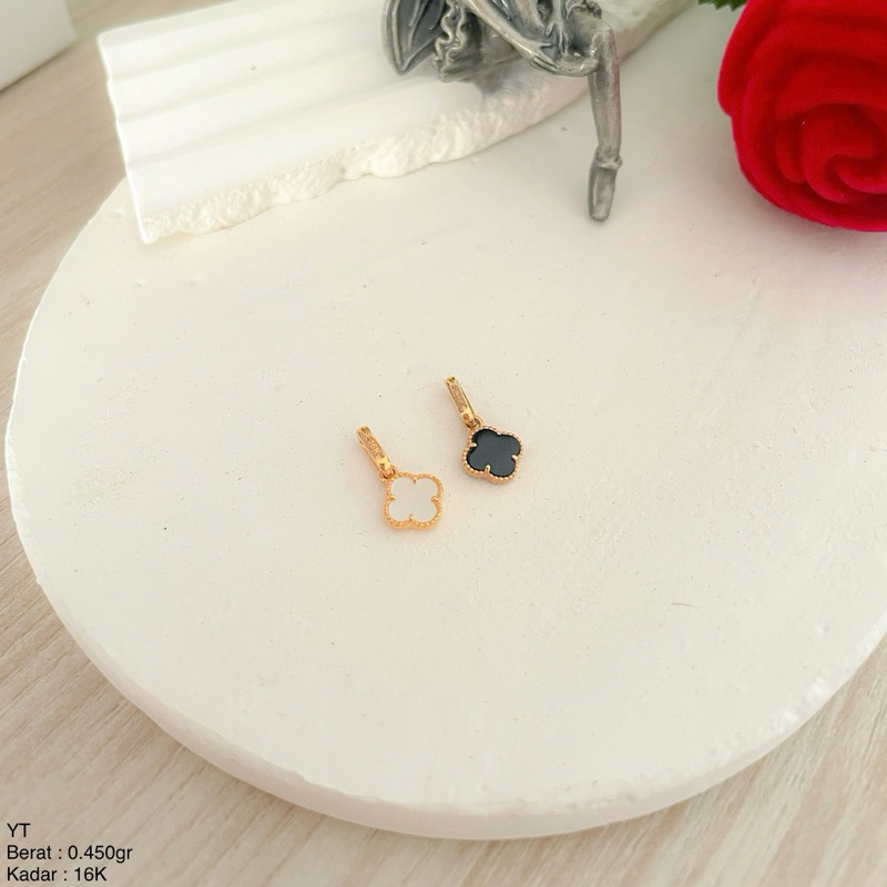 Perhiasan Liontin Emas Black, White, and Gold Clover YT 8k/375 & 16k/700