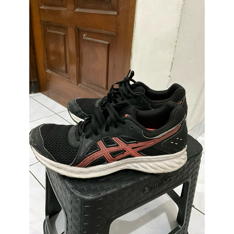 sepatu asics wanita preloved