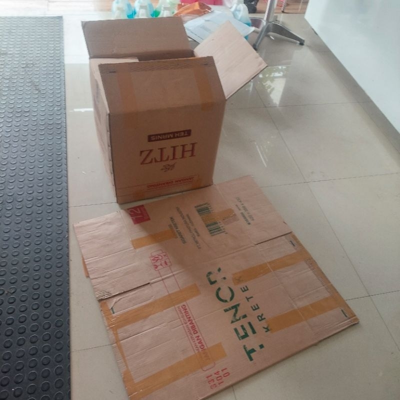 

Kardus Rokok Bekas 50 x 40 x 50 cm 2 ply