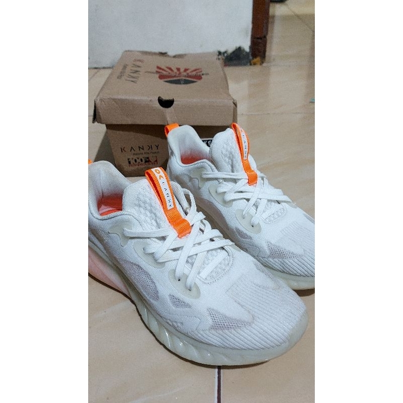 kanky running second like new