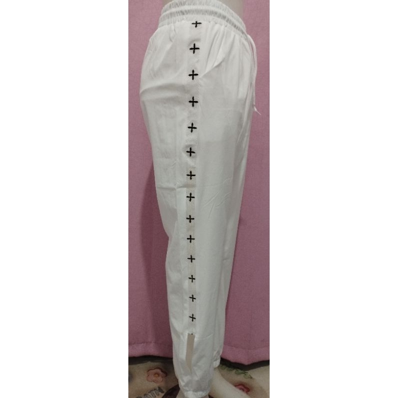 Celana joger bolong2 cantik import