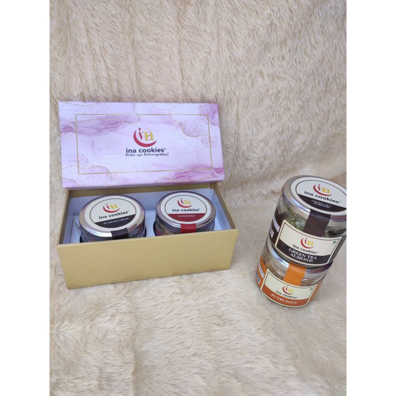 

Hampers Inacookies 2 jar Parcel Lebaran