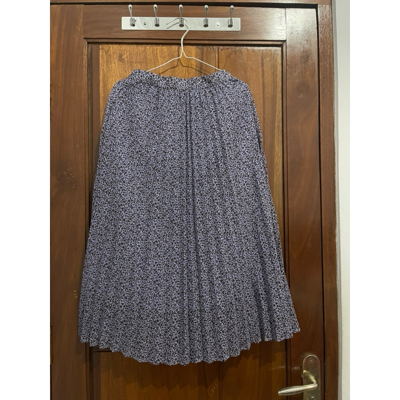 SKIRT ROK GLOBAL UNIQLO PLISKET RAPI UNGU