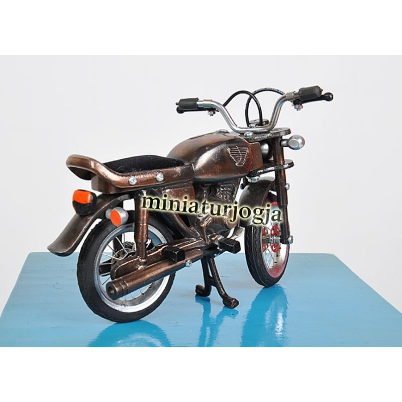 Miniatur Motor Honda CB klasik