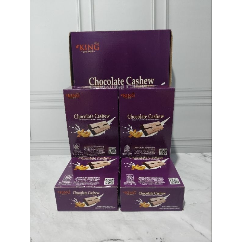 

D'king Chocolate Cashew Cokelat Compound Hitam Mansi Isi Kacang Mede 1 dus isi 4 box