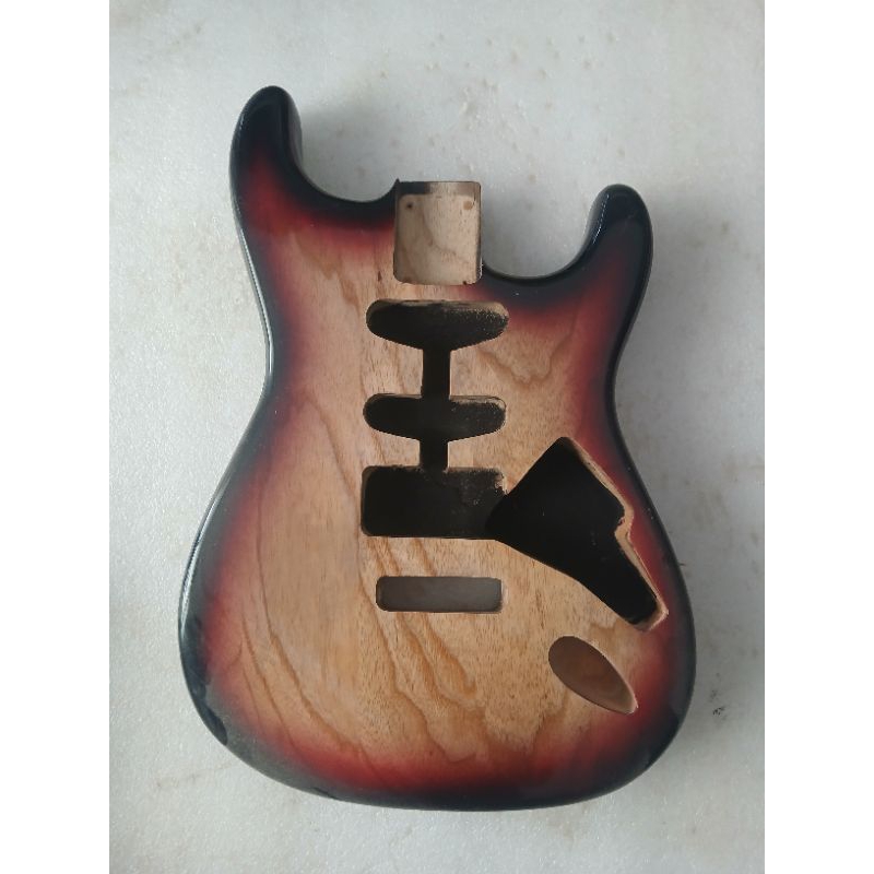 body gitar stratocaster