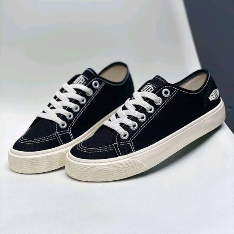 SEPATU VANS ZAPATO FULL BLACK PREMIUM BNIB Pria Wanita