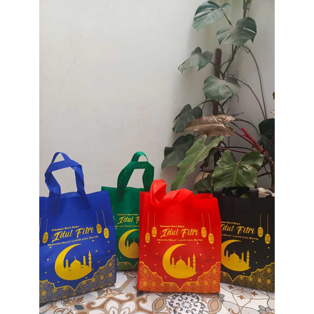 

Tas Parcel Lebaran T35x25x8 Lipat Samping per 12 pcs Atau 1 Lusin